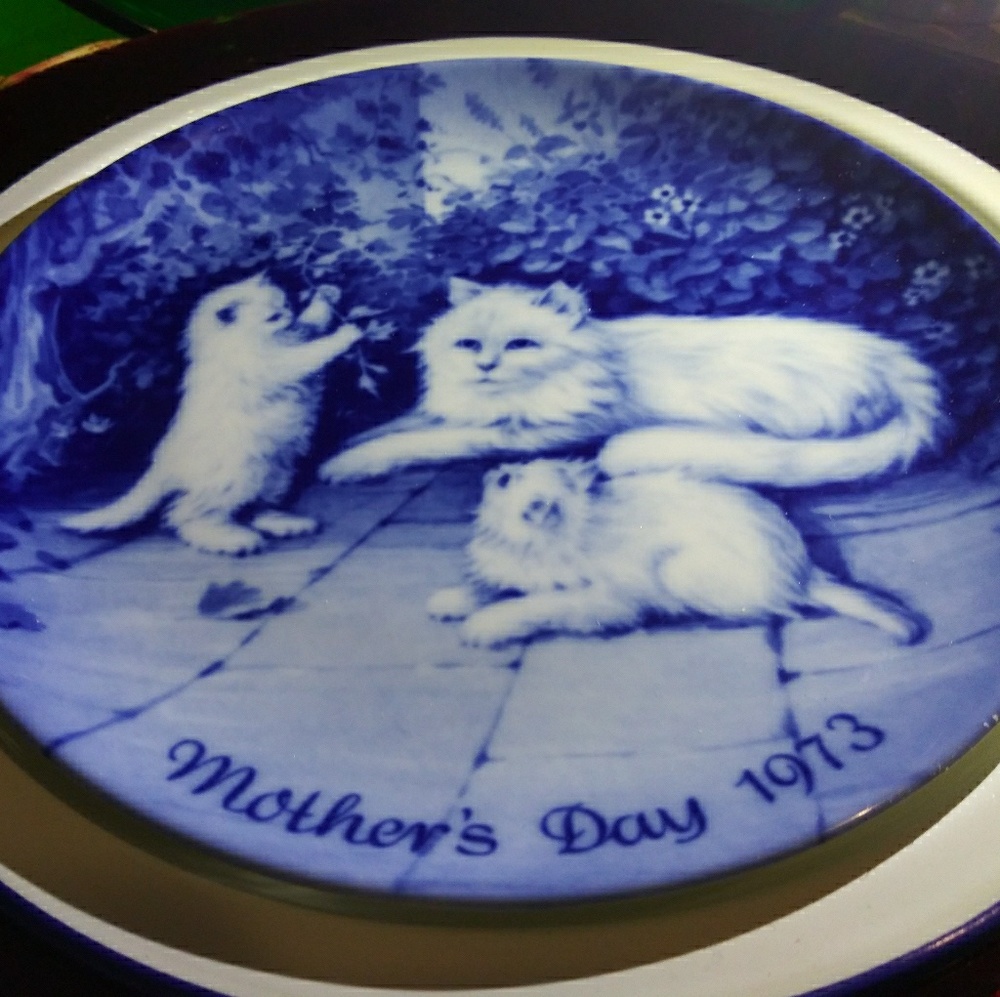 # 7--Kaiser West Germany-Persian Cat & kittens